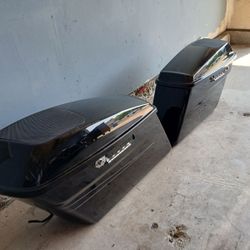  Harley Davidson Saddlebags w/ 4 Powerful 6”x9” Speakers