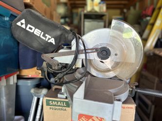 Delta miter saw