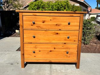 Solid Wood Dresser Chest of Drawers Furniture Great Condition
