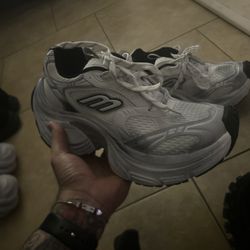 Balenciaga 10XL Sneaker 