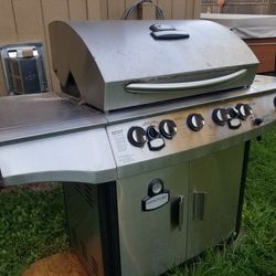 Barbecue with Smoker Compartment 