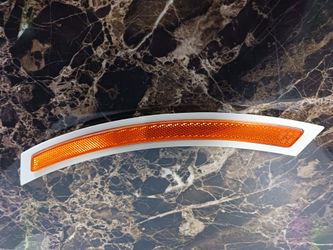 2017 BMW X5 Used Right Side Front Bumper Reflector OEM 631 472 900 94