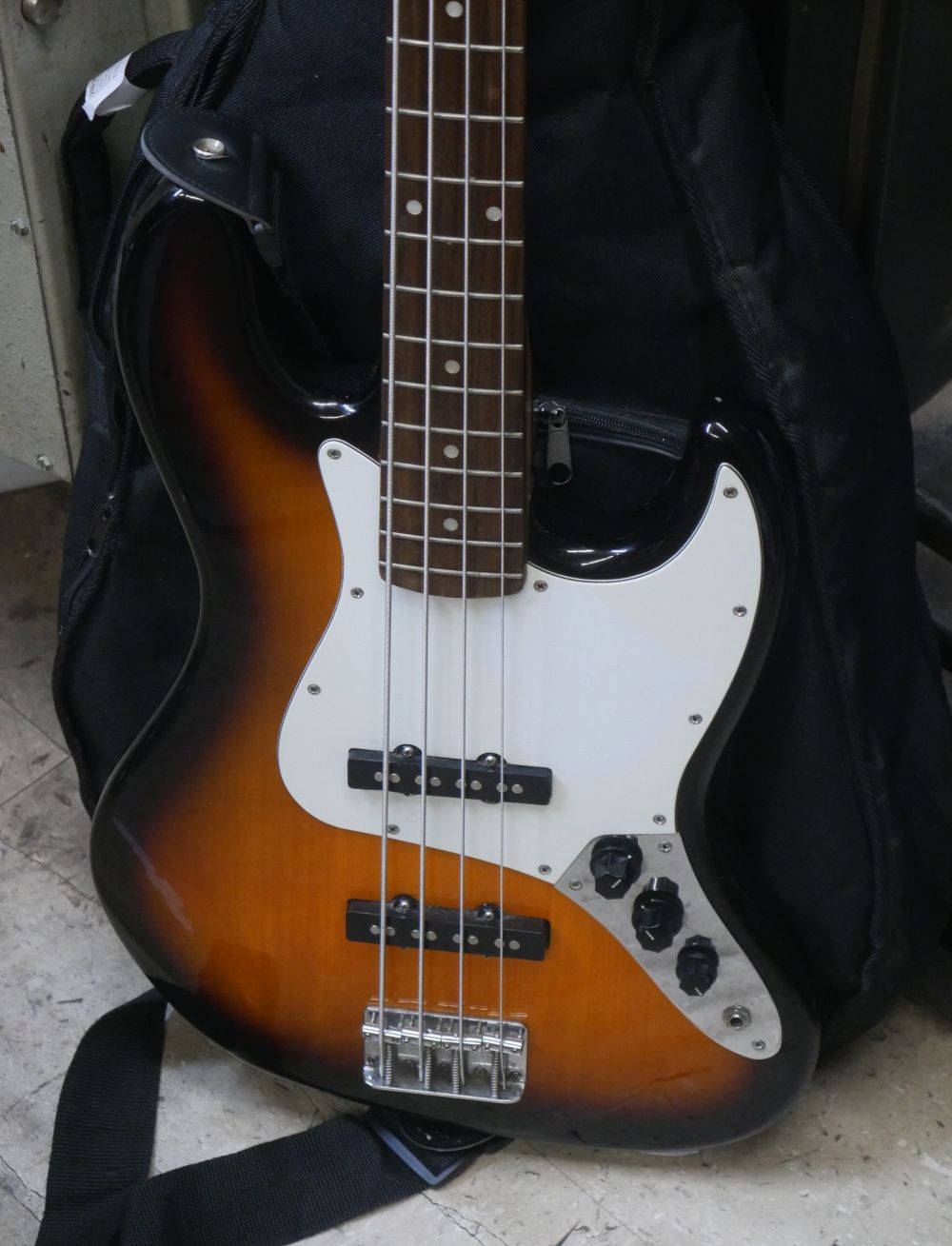 FENDER ELECTRIC BASS GUITAR SQUIARE J BASS PRE OWNED 873560-2 