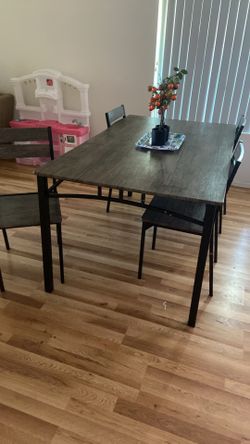 Kitchen Table 4 Chairs