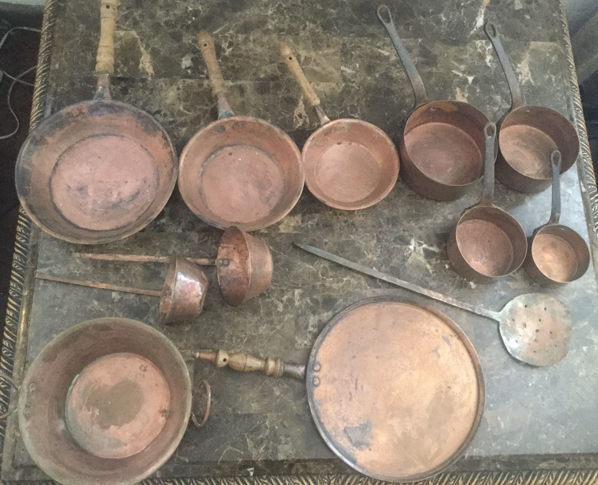 Set copper pots antique... 12 pcs.