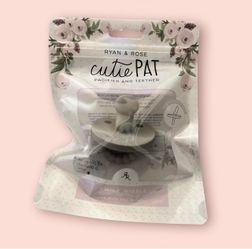 NEW Ryan & Rose Cutie PAT Smile Nipple Pacifier Teether Silicone Binky Grey