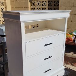 white TV stand and drawers