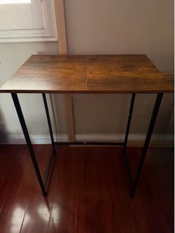 Desk small like new