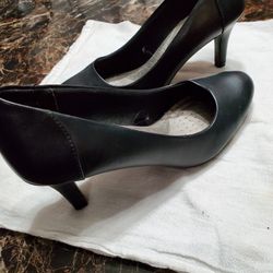 Women's Black Pumps Size 7