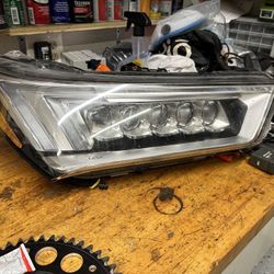 2017-2020 Acura MDX right Headlight