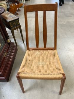 Danish Modern / Mid Century chair