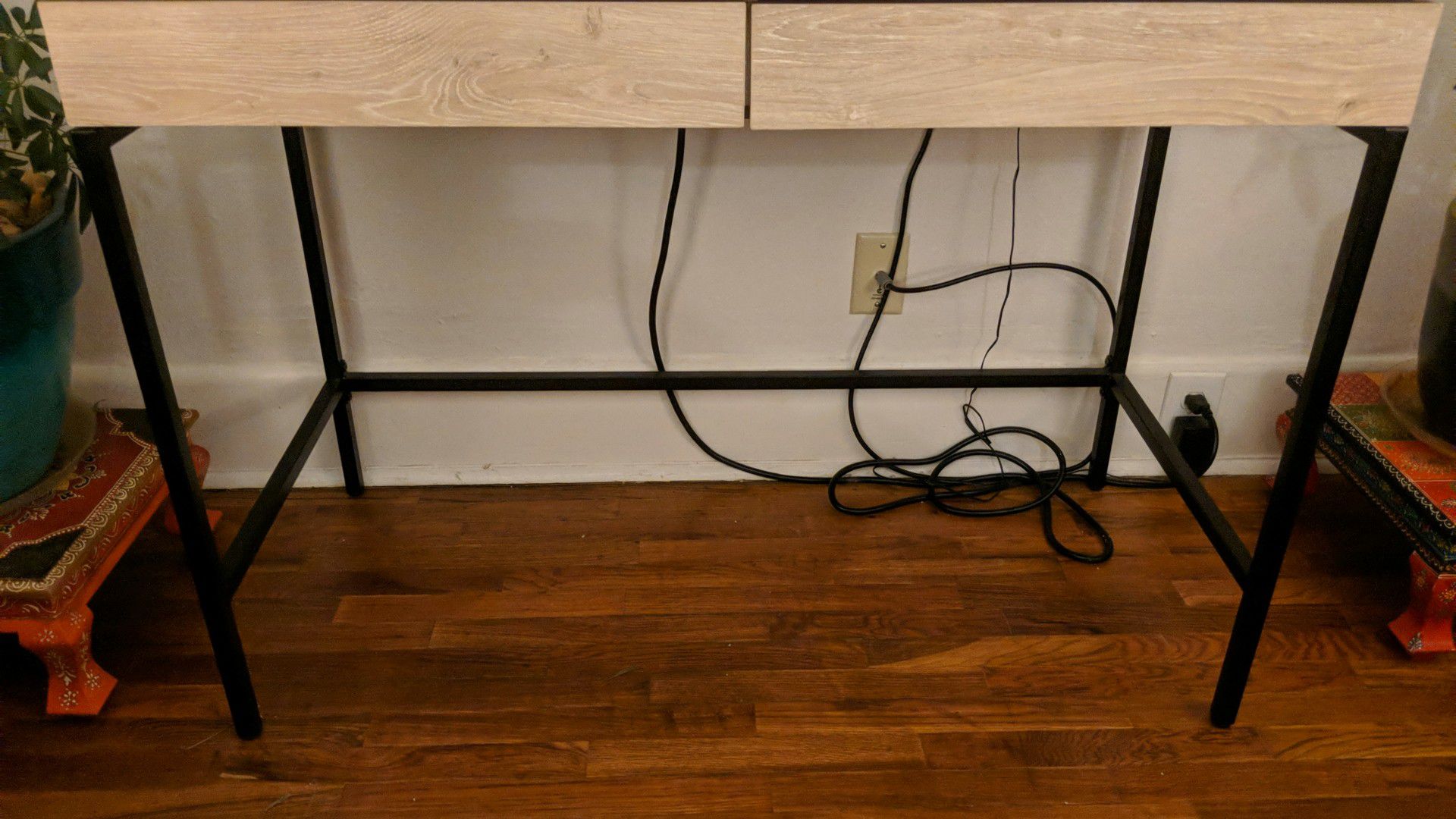 Desk/ tv stand