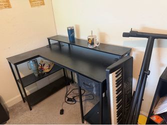 Wooden L-Desk black