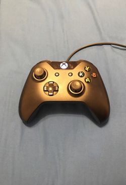 Xbox 1 controller with rechargeable battery pack