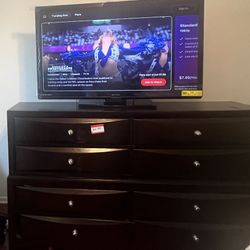 Used Dresser With Detached Mirror 