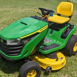 John Deere S120 / 120 / 100 Series Lawn Mower - Like New ! 