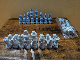 NEVER USED Weighted Chess Pieces Set (No Board) + 8 Extra Pawns