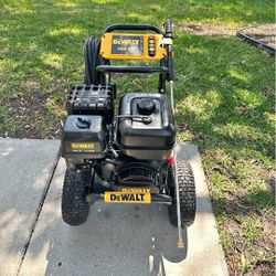DEWALT 4400 PSI 4.0 GPM Cold Water Gas Pressure Washer