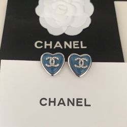 A trendy ear stud