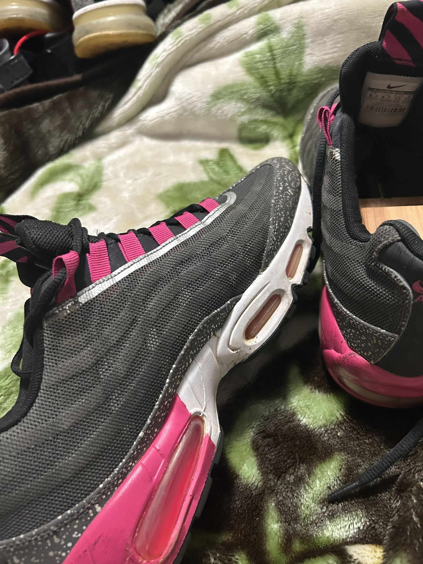 Nike Air Max 85 Tape Black Pink Foil Men’s Size 9.5 Athletic Shoes