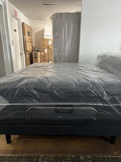 New Queen Beautyrest Black Mattress