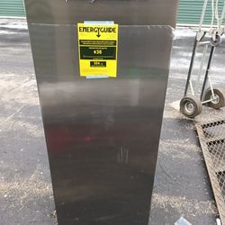 Nice 6.5. Cubic Ft Freezeer New And Works Great Small Dent Or Two But Not Bad $25 Delivery Milwaukee.