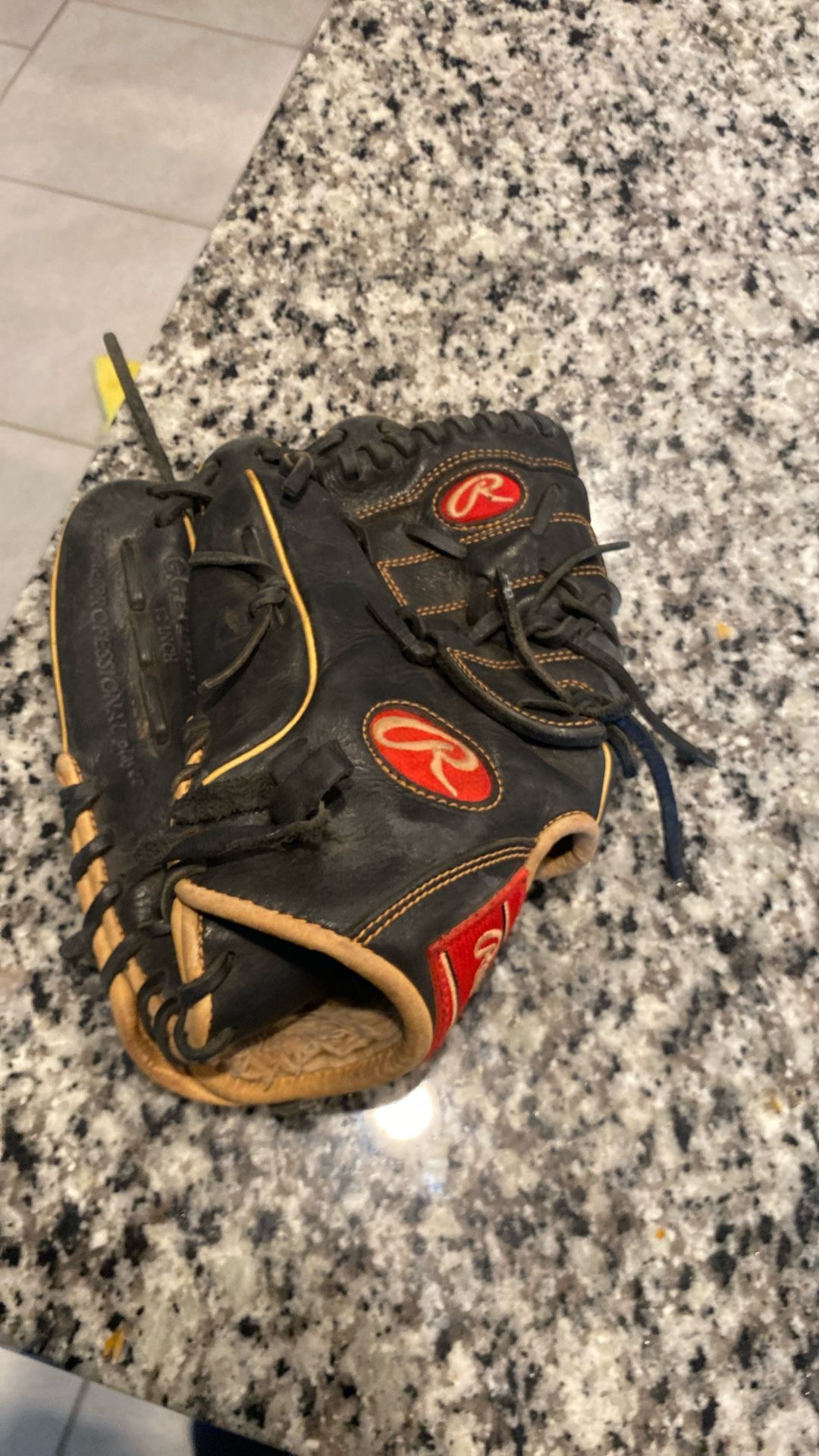 Rawlings Left Hand Throw