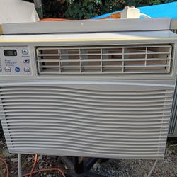 10000 BTU Window Unit Works Great 