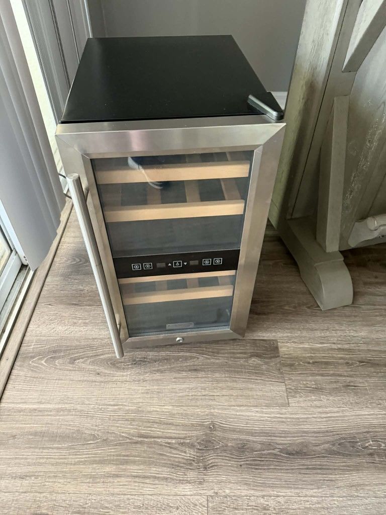 Koldfront Thermoelectric Wine Cooler