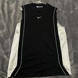 2000’s Center Swoosh Jersey Size Medium 