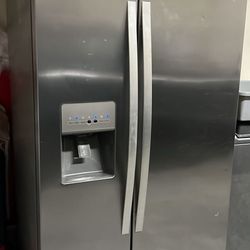 Refrigerator 