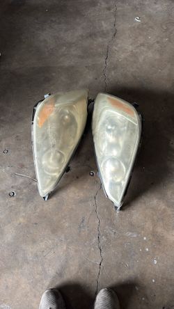 Headlights -2004 Toyota Sienna $40 For Both