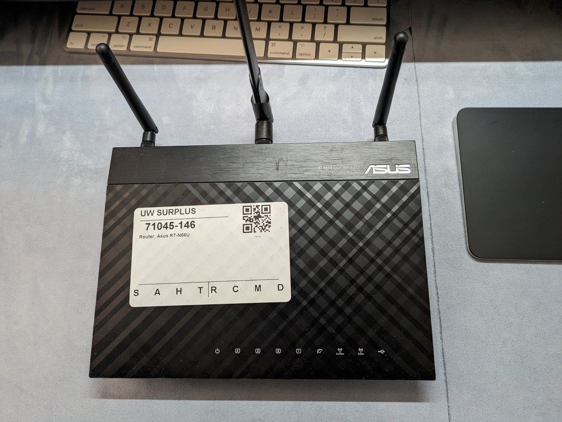 ASUS RT N66u Router And Power Cord