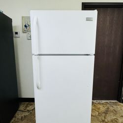Frigidaire Apartment Size Refrigerator 