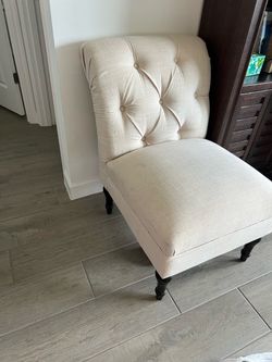 Tufted Slipper Accent Chair