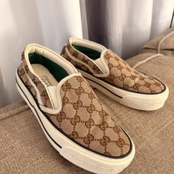 Gucci shoes, Size 37