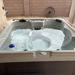 Strong Spas hot Tub 