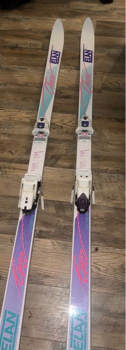 vintage skis (wall decor)