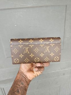 LOVIS VUITTON