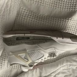 Air Jordan 4 White Oreo (2021)