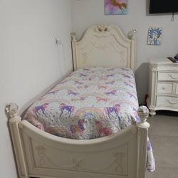 TwinPrincess Bed With Mattress 