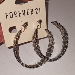 Forever 21 Earrings Set