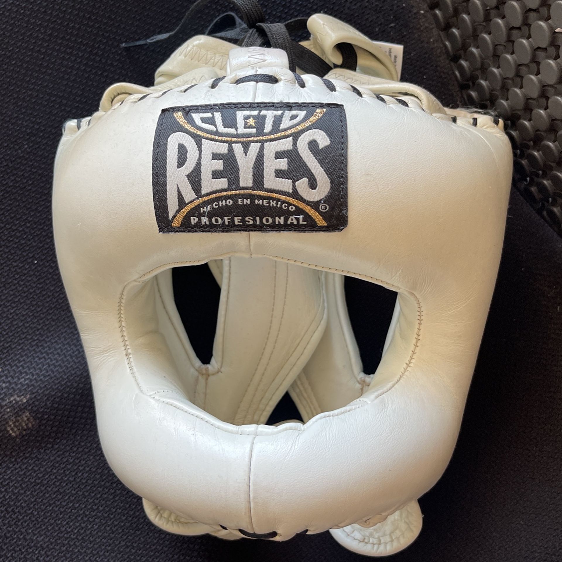 Cleto Reyes Redesigned Leather Boxing Headgear with Nylon Face Bar - White