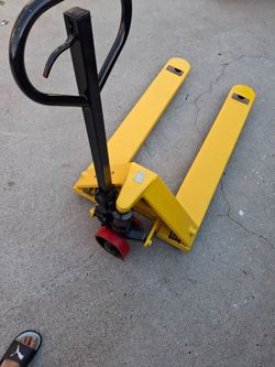 JACK PALLET  CROWN- 5,500 LB