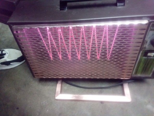 USA MADE LAKEWOOD MODEL 400 SPACE HEATER, 150 WATTS