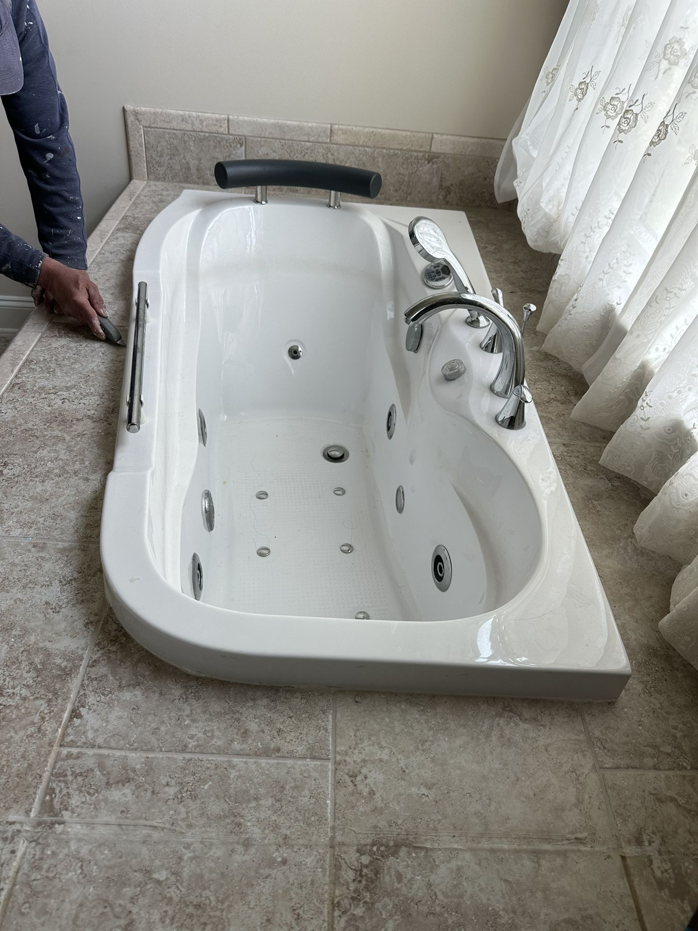 Use Bath Tub In Good Condition 