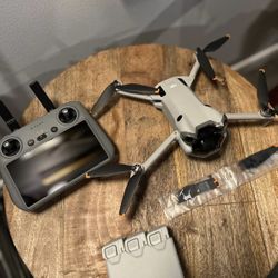 DJI Mini 4 Pro Fly More Combo