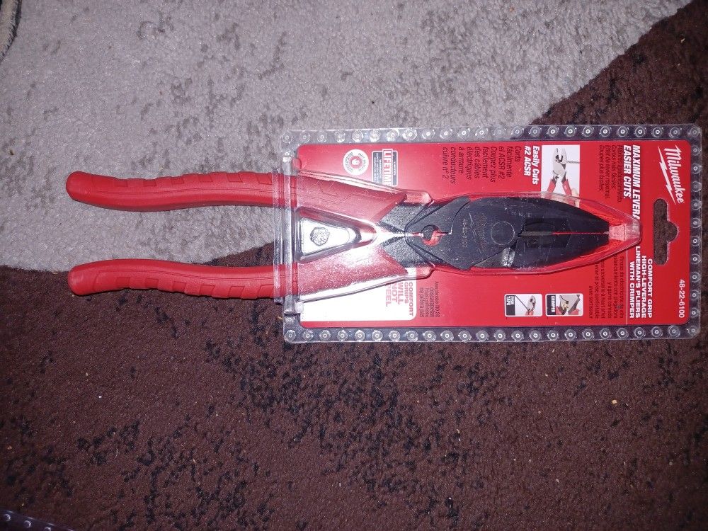 New Milwaukee Lineman'sPliers Eith Crimper 