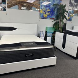 White/black Bedroom 5pc Set (furniture Assembly) For Sale (new)