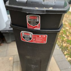  Rubbermade Roughneck 45gal garbage cans 